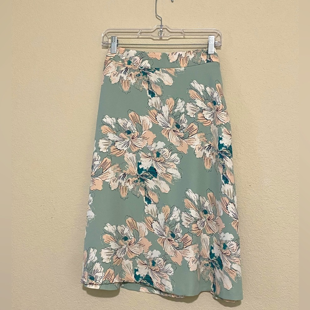ANN TAYLOR flow skirt size 10